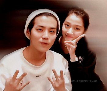 ​关晓彤穿婚纱高定，小腹隆起被疑怀孕，恋爱7年鹿晗有结婚意向