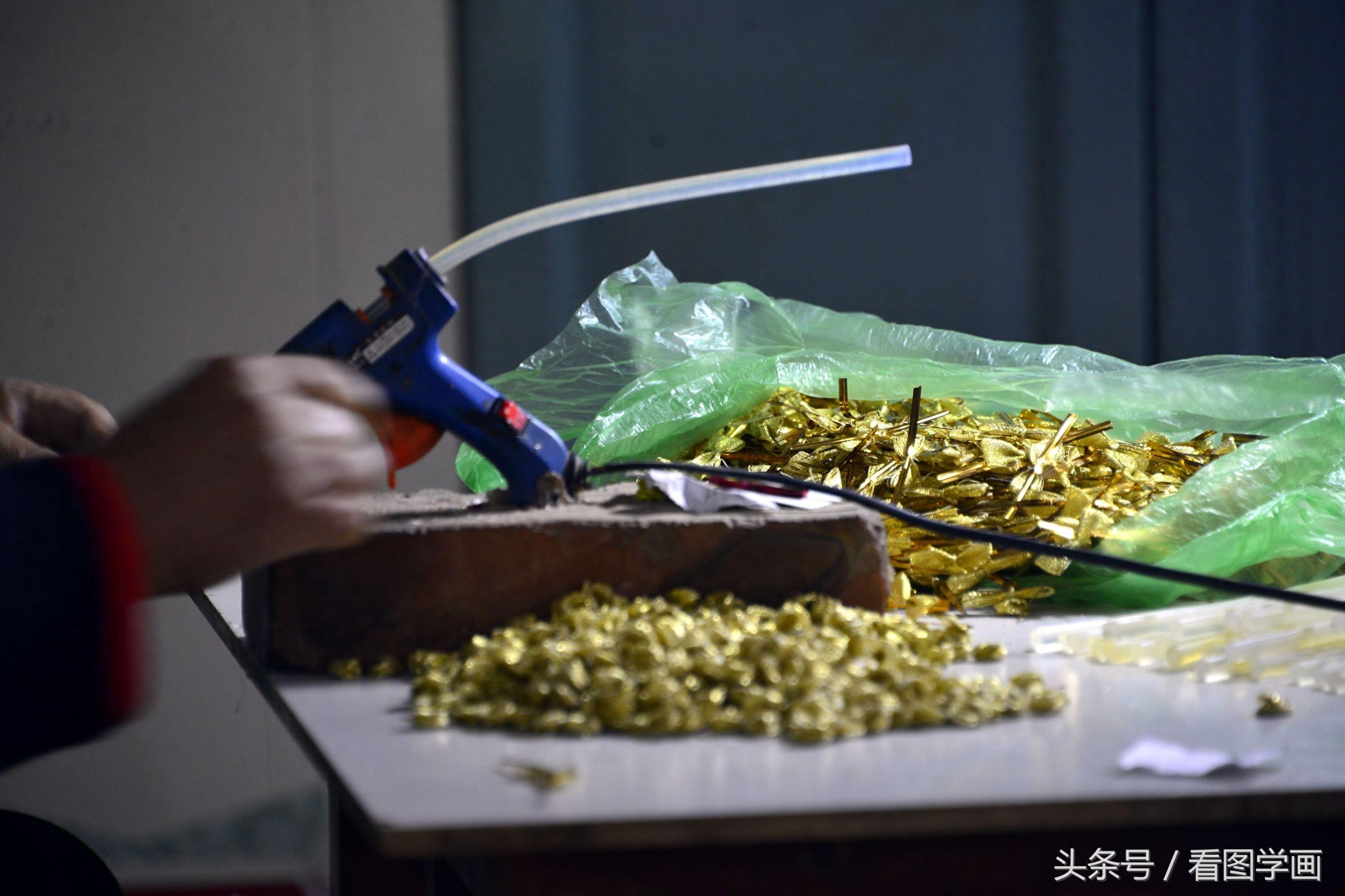 50后大婶加工沾花每5秒加工一个足不出门月入近千元