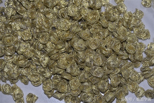 50后大婶加工沾花每5秒加工一个足不出门月入近千元