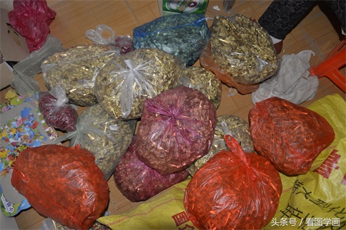 50后大婶加工沾花每5秒加工一个足不出门月入近千元