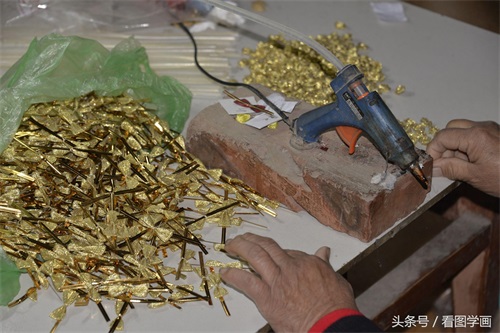 50后大婶加工沾花每5秒加工一个足不出门月入近千元