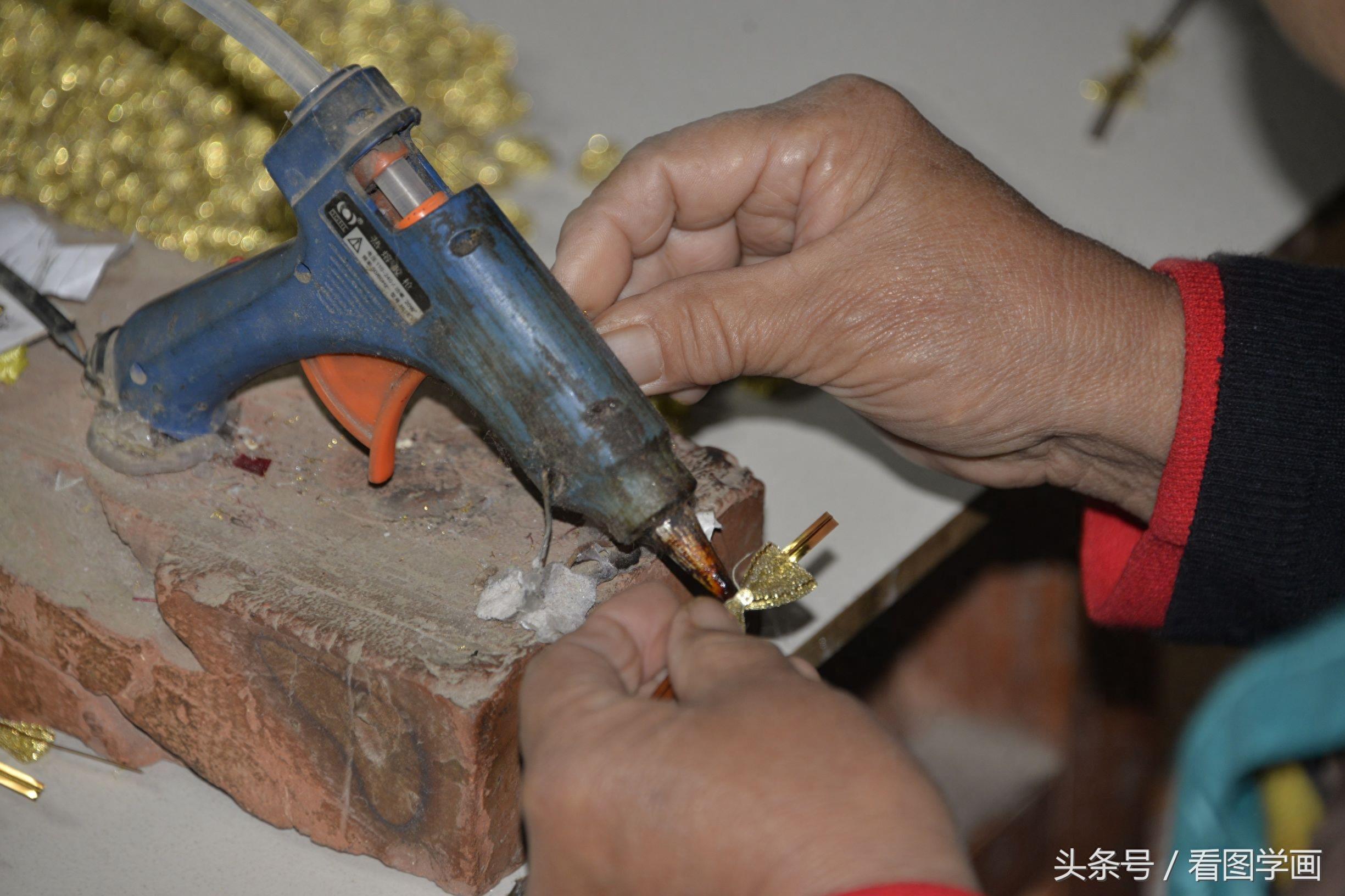 50后大婶加工沾花每5秒加工一个足不出门月入近千元
