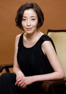 ​悲惨的宫泽理惠：15岁大红美貌不输王祖贤，母亲却逼她陪睡拍裸照