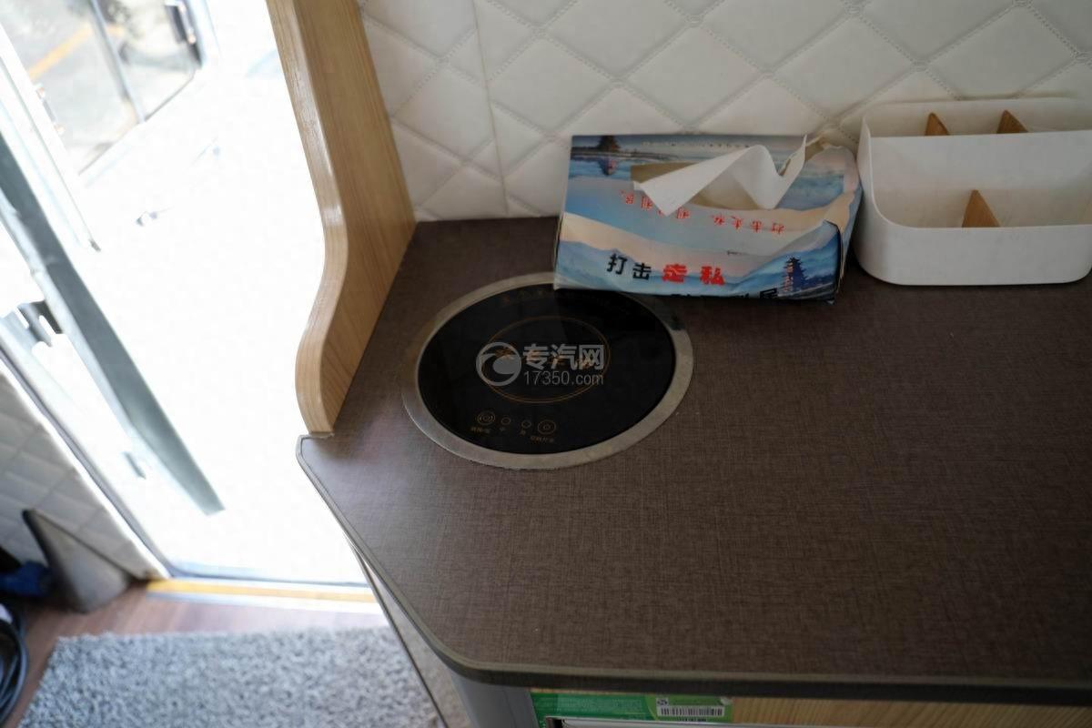 霸气房车之依维柯四驱越野房车