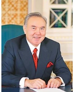 ​纳扎尔巴耶夫：从牧民到总统，为中俄结交销毁核武器，堪称传奇