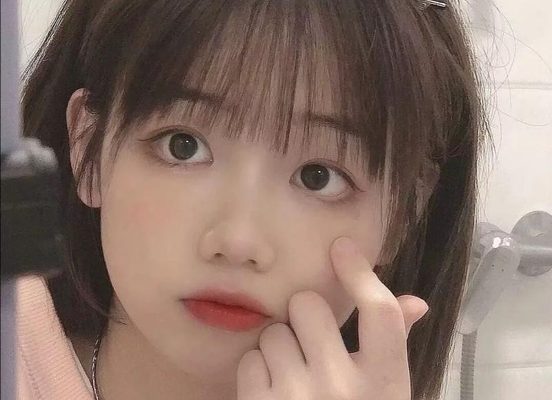 女生淡定直视男生眼睛说明什么（是喜欢他吗）