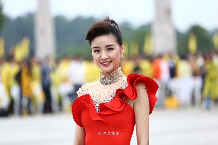 陈超:温婉灵动的湖北卫视女主持