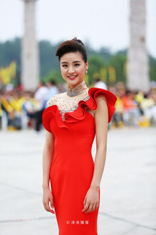 陈超:温婉灵动的湖北卫视女主持