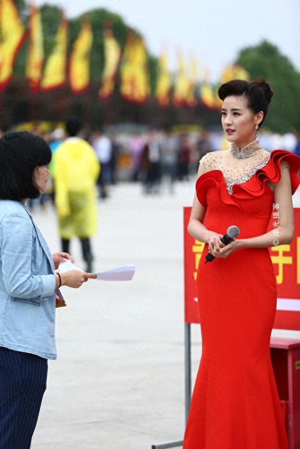 陈超:温婉灵动的湖北卫视女主持