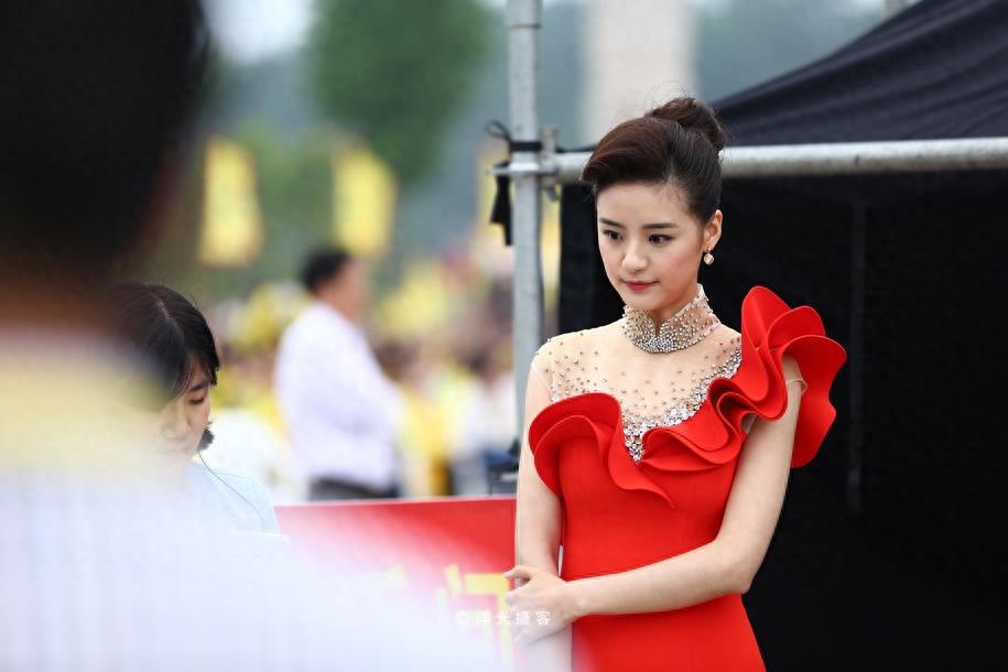 陈超:温婉灵动的湖北卫视女主持