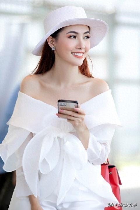 越南芽庄选美小姐Phan Thi Mo：白衣飘飘，让人感叹越南女孩