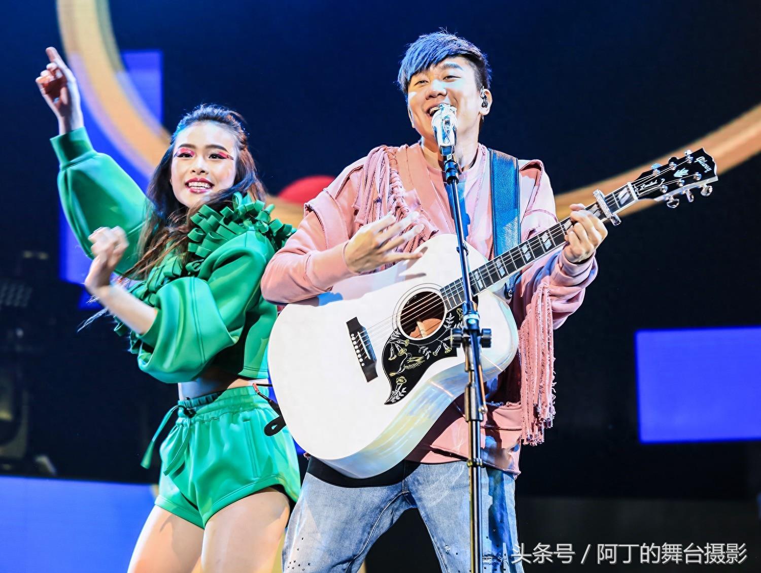 JJ林俊杰“圣所”世界巡回演唱会上海开唱,David Foster登台助阵