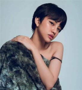 ​渣女大波浪已经过时了！今冬试试这4款短发，个性减龄又洋气