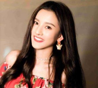 ​宋祖儿恋情曝光？网曝与神秘男子亲密挽手回家，有说有笑心情大好