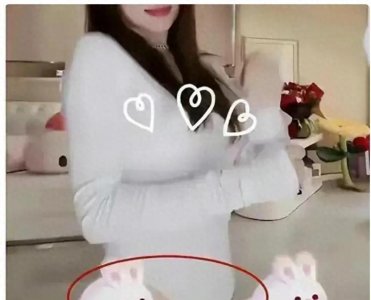 李小璐不雅照风波:网络争论不休,众人痛斥道德沦丧!