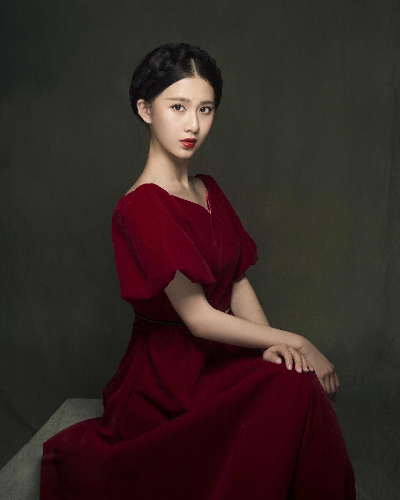 《微微一笑很倾城》的小雨妖妖,《醉玲珑》中饰演刘诗诗的妹妹