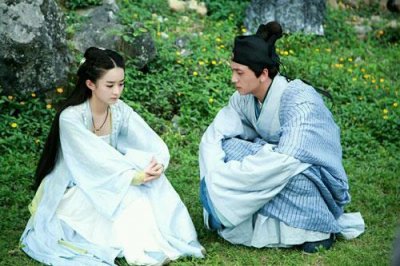 ​当年《花千骨》里云隐云翳并非一人分饰两角，网友：长得太像了！