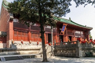 ​达摩祖师与张三丰：佛教与道教的杰出代表，谁的影响力更大？