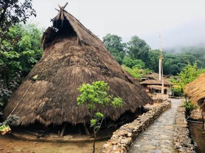 ​神秘而独特的佐埃族，下巴插20厘米的木棒