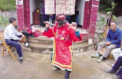 ​真实东北跳大神：一种活人与非活人之间交流方式