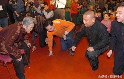 ​郭德纲有两位师父，一位是侯耀文，还有一位是谁