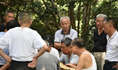 ​我63岁，退休工资6500元，跟51岁寡妇相爱3个月，满足了她的愿望