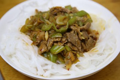​很想吃路边摊的米粉但是又怕不卫生，学会这样做再也不担心嘴馋了