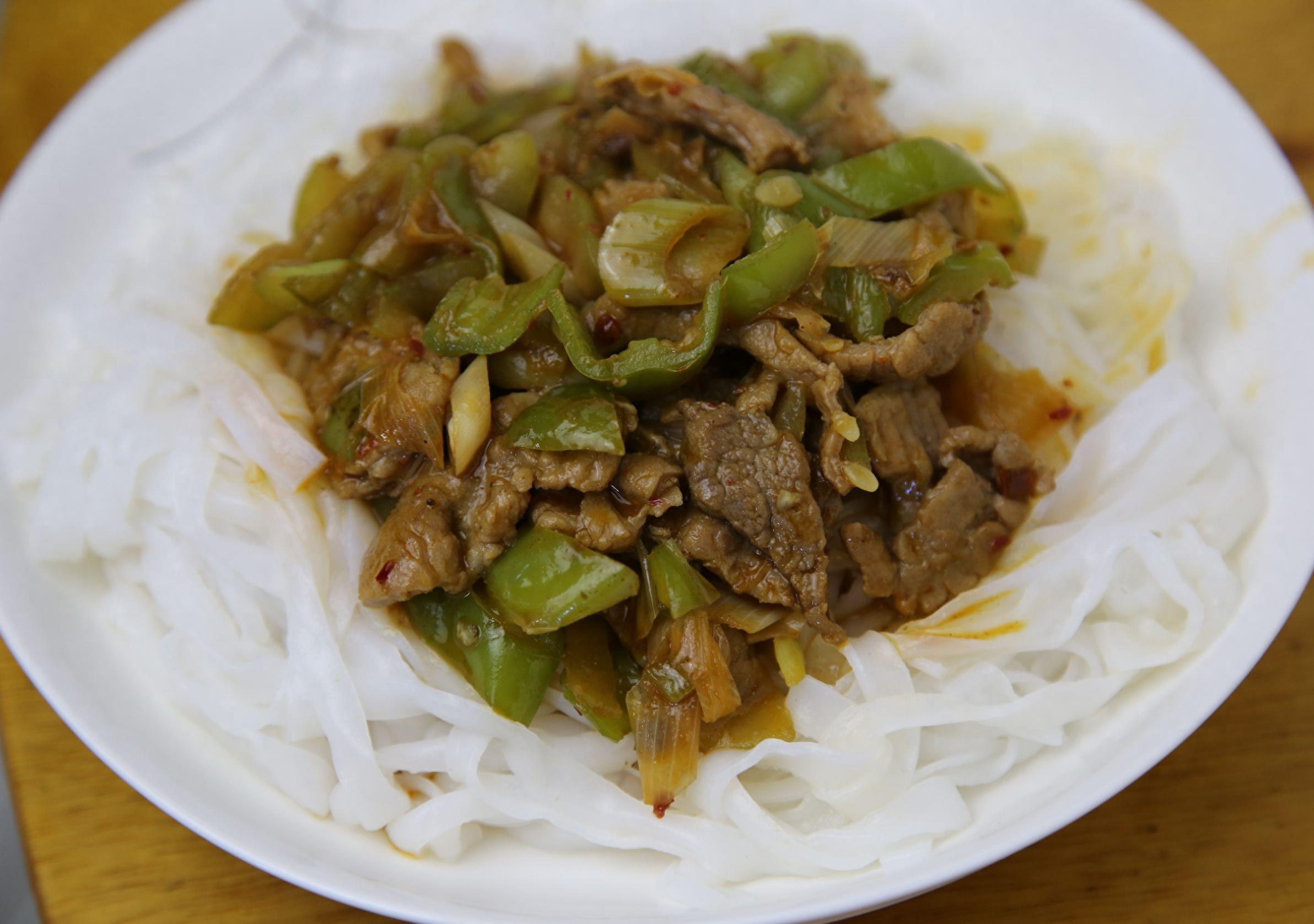 很想吃路边摊的米粉但是又怕不卫生,学会这样做再也不担心嘴馋了