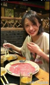 ​郑爽和替身一起直播吃火锅，你能分清谁是谁吗？