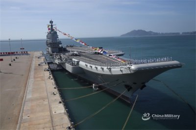 ​国产航母服役高清大图来了！海上钢铁巨兽气势慑人