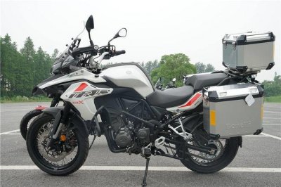 ​国产摩旅利器：贝纳利TRK502X；19寸轮圈、47匹马力，售价42800
