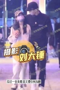 ​何泓姗吴希泽疑恋情曝光？两人十指相扣同回酒店，女方大男方9岁