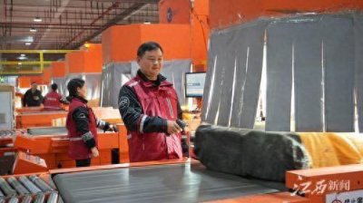 横峰:网购高峰 物流提速