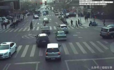 ​抓违章“天眼”系统比电子眼还厉害，驾照100分都不够扣的