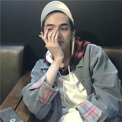 帅气冷漠男生头像高清图片