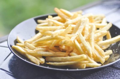 ​炸薯条时，这两个步骤很关键，薯条金黄酥脆不发软，比买的还好吃