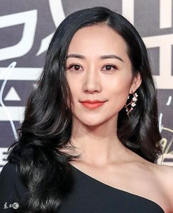 ​韩雪的背景很惊人，连“娱乐圈纪检委“王思聪也不能轻易招惹她！