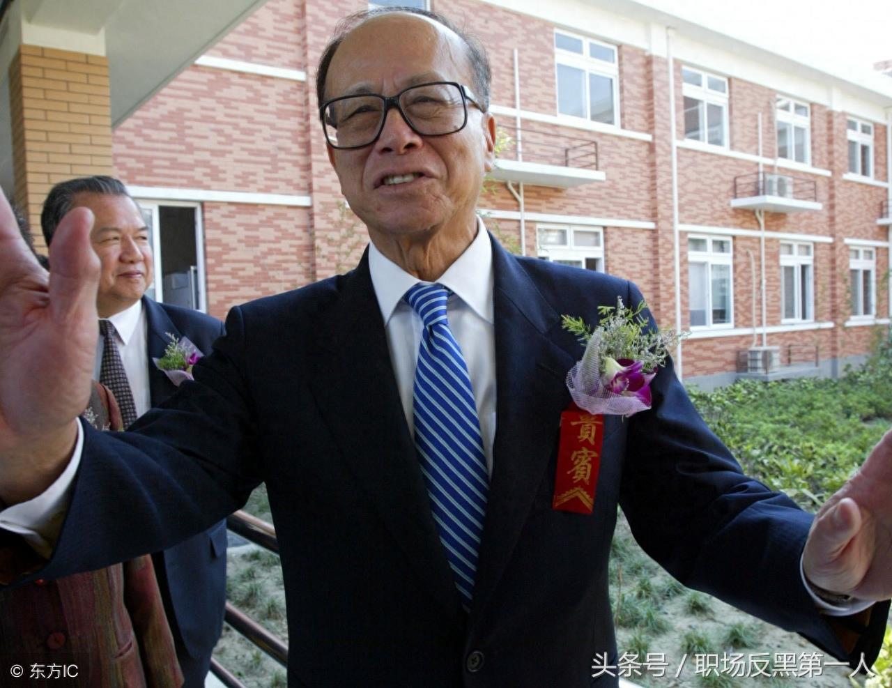 李嘉诚究竟为何“撤离”中国?他是在押宝吗?