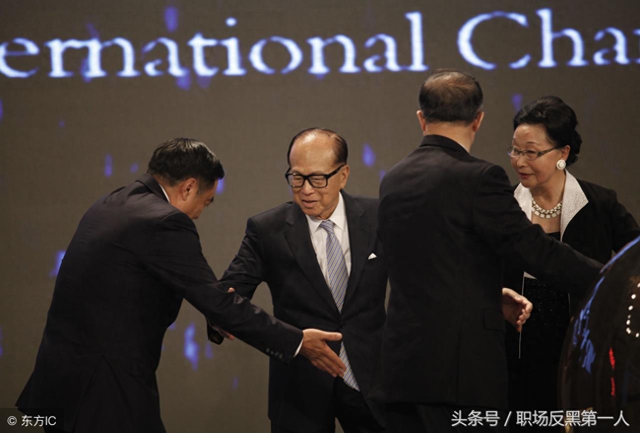 李嘉诚究竟为何“撤离”中国?他是在押宝吗?