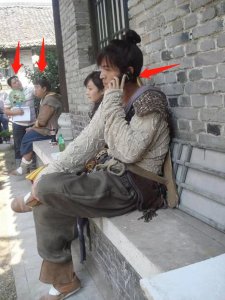​仙剑奇侠传三的几张剧照，霍建华很享受，胡歌看哪里？