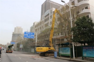​万国广场终于拆了，淮南解决烂尾楼还是有办法的