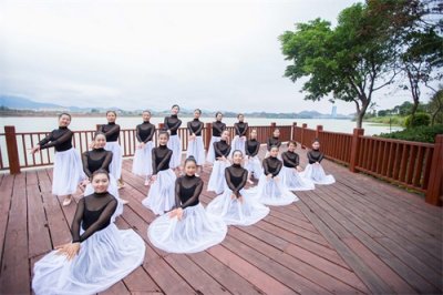 ​漂亮又可爱的芭蕾美女们