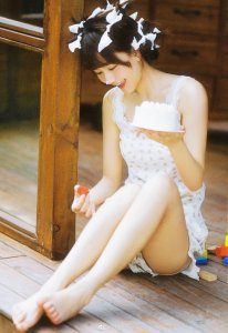 ​新星叶舒予白袜玉足美腿写真，青春靓丽