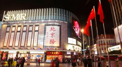 ​北京路有条玻璃覆盖的千年古道，是广州城池的原点，人多景点免费