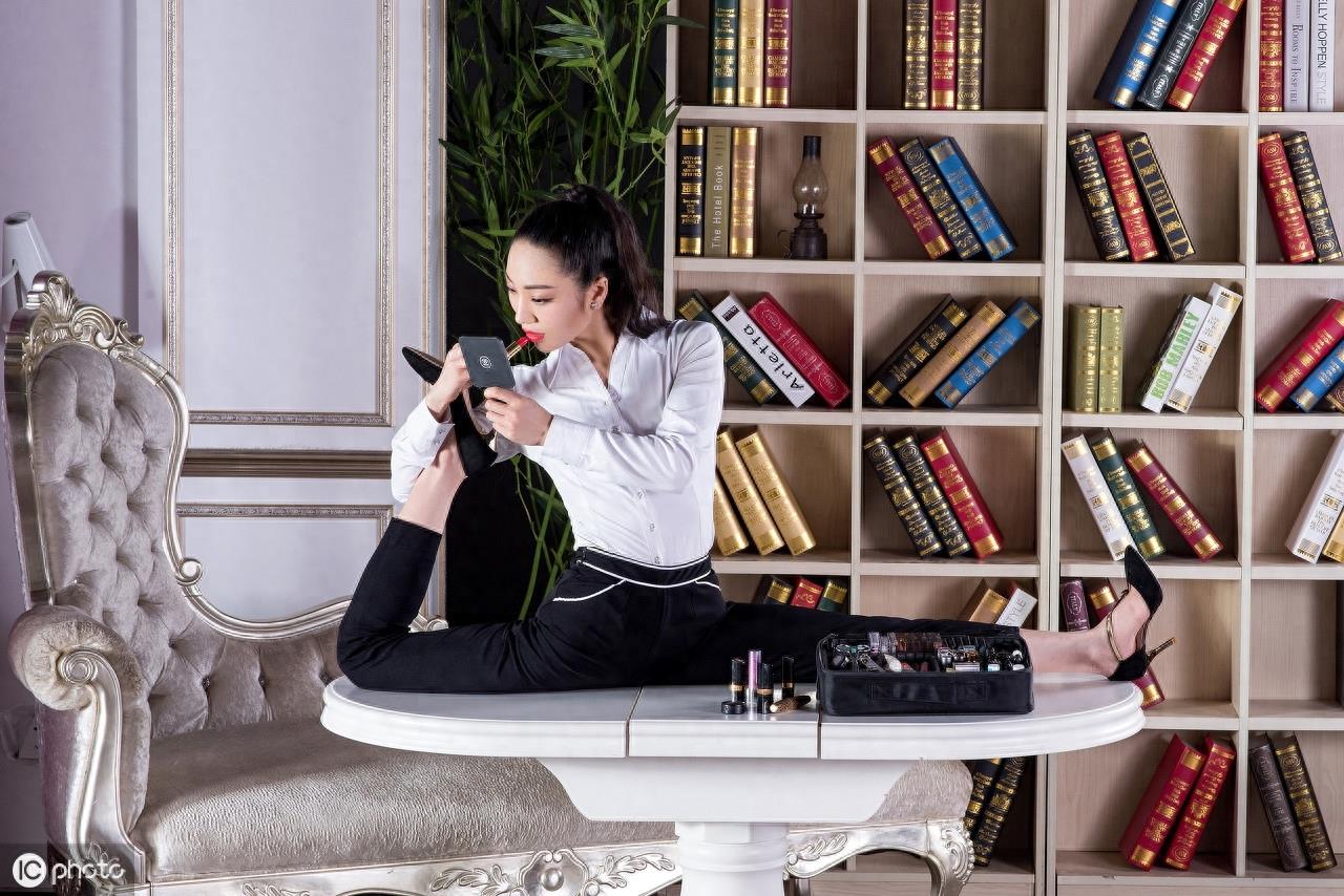 中国第一柔术女王——刘藤,在北京住处的生活照