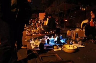 ​凌晨开门的深圳“鬼市”，鱼龙混杂天亮就消失，交易有三不问原则
