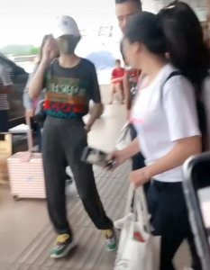 ​张韶涵皮肤有多好？素颜怼镜头白皙光滑无瑕疵，网友：缺氧了我