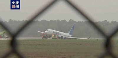 ​波音737 MAX 8惊险瞬间！美联航客机冲出跑道