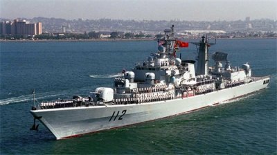 ​该级舰是我国首型防空，反舰，反潜实力均衡的驱逐舰！