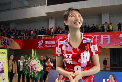 ​袁心玥：在八一队守过饮水机，后被郎平发现，16岁成国家队主力
